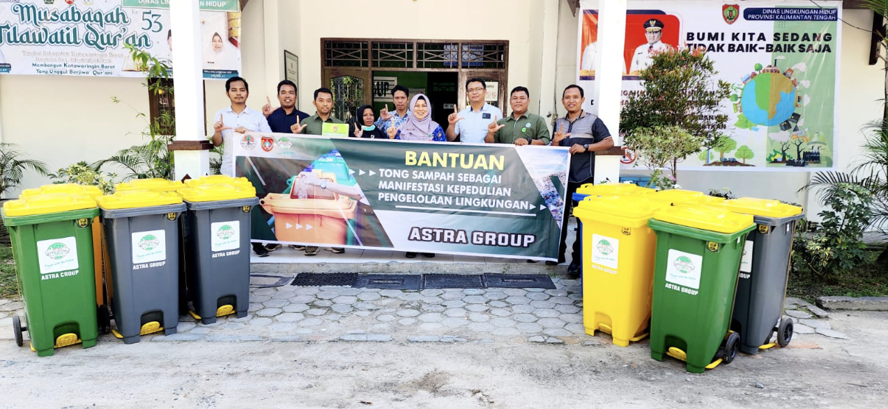 Astra Agro Lestari Group Serahkan Bantuan Tong Sampah Ke DLH Kobar ...